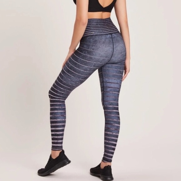 Niyama Sol Pants - Niyama Sol Slate Stripe Barefoot Legging